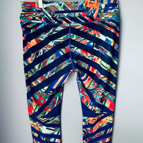ATHLETA Blue Orange Sonar Kaleidoscope Colorful Chevron Cropped Leggings Sz L - Picture 4 of 11